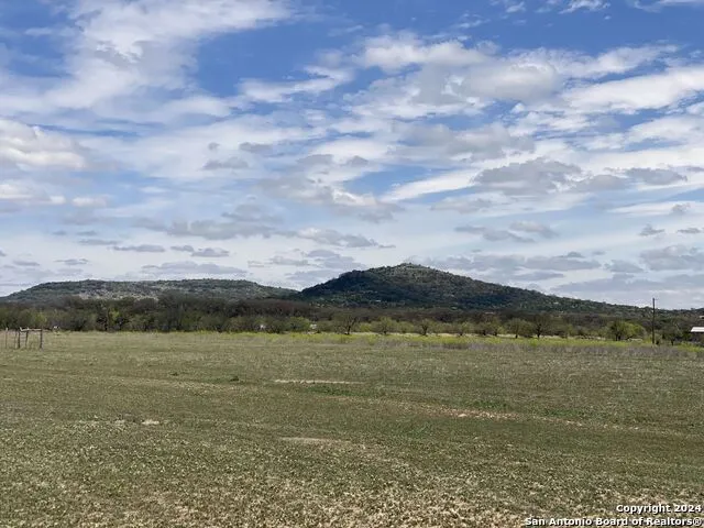 254 Possum Haw Holly Trl. Leakey, TX 78873