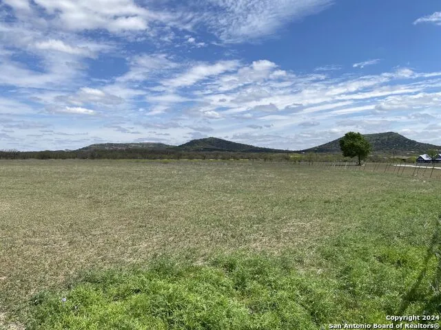 254 Possum Haw Holly Trl. Leakey, TX 78873