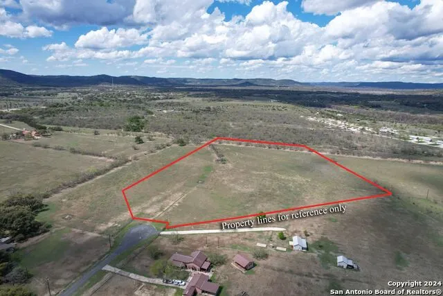 254 Possum Haw Holly Trl. Leakey, TX 78873