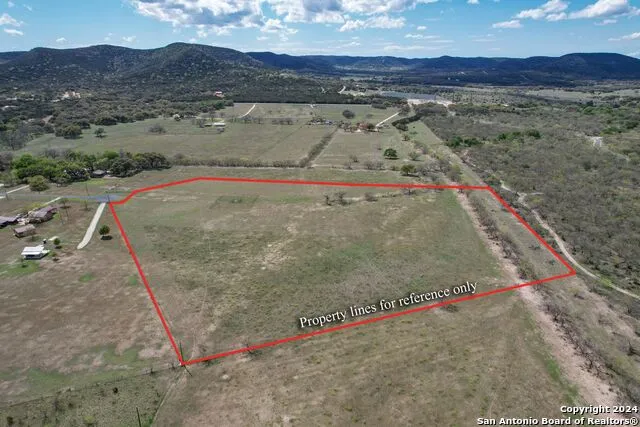 254 Possum Haw Holly Trl. Leakey, TX 78873
