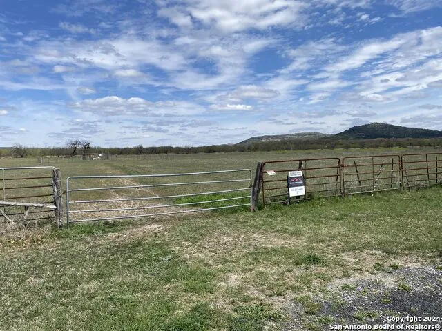 254 Possum Haw Holly Trl. Leakey, TX 78873
