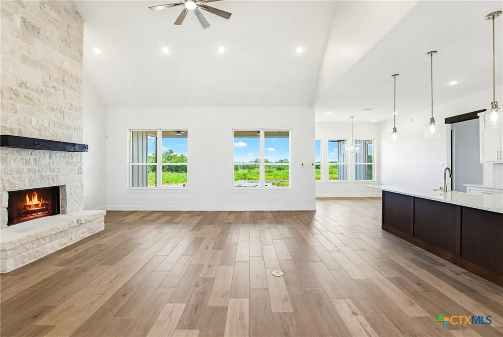313 Farmhouse Drive Marion, TX 78124