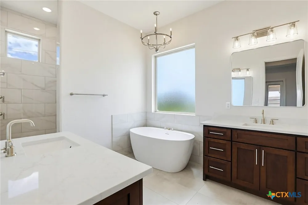 313 Farmhouse Drive Marion, TX 78124