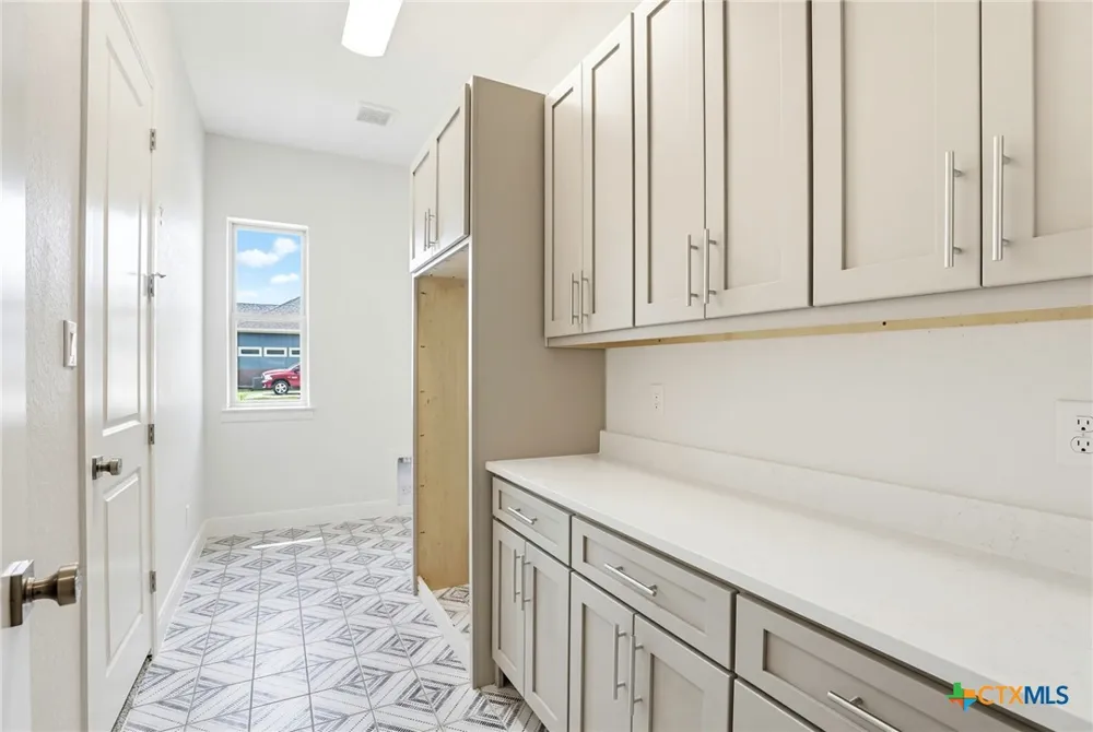 313 Farmhouse Drive Marion, TX 78124