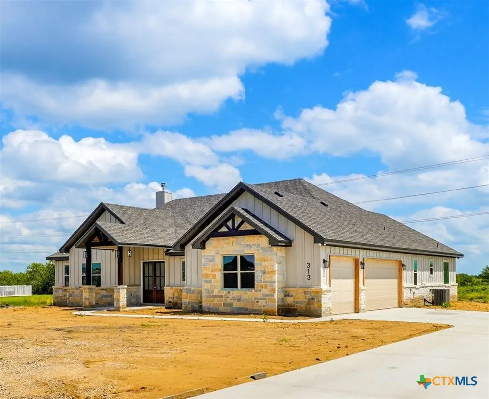 313 Farmhouse Drive Marion, TX 78124