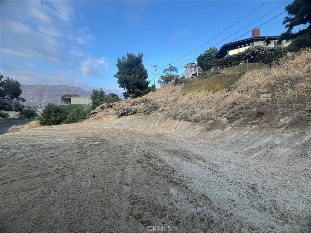 20254 Westpoint Dr. Riverside, CA 92507