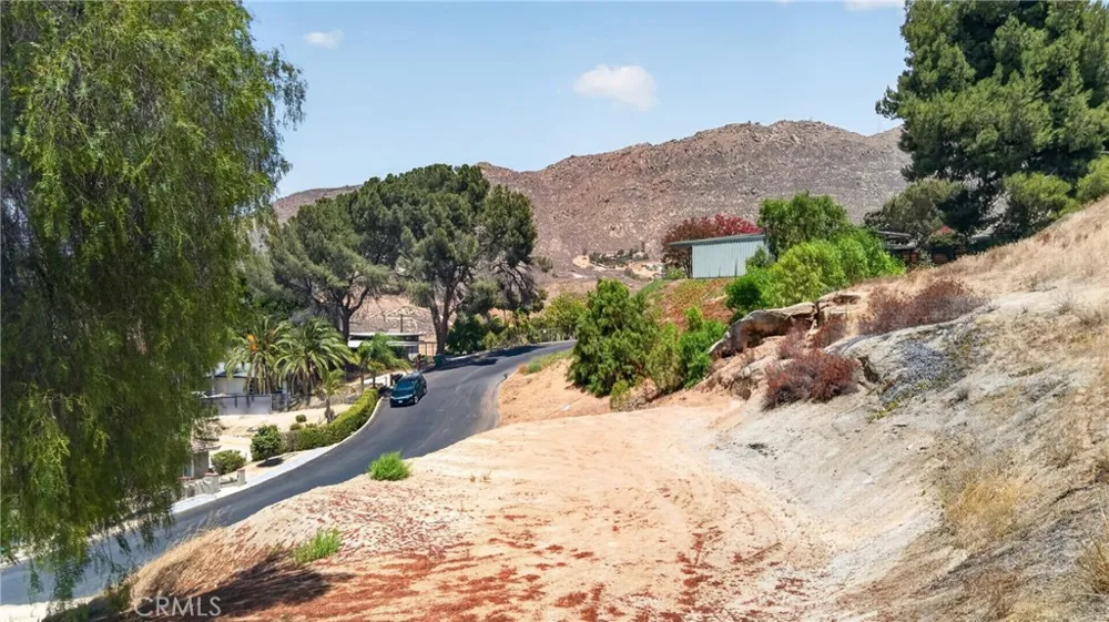20254 Westpoint Dr. Riverside, CA 92507