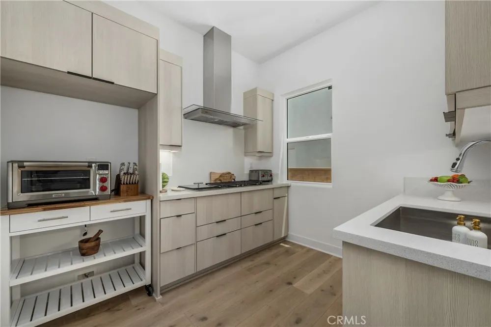 11091 Woodcrest Court Chatsworth, CA 91311