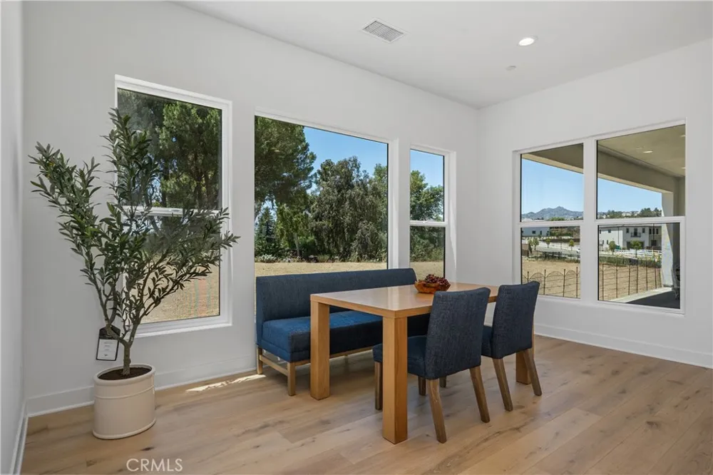 11091 Woodcrest Court Chatsworth, CA 91311