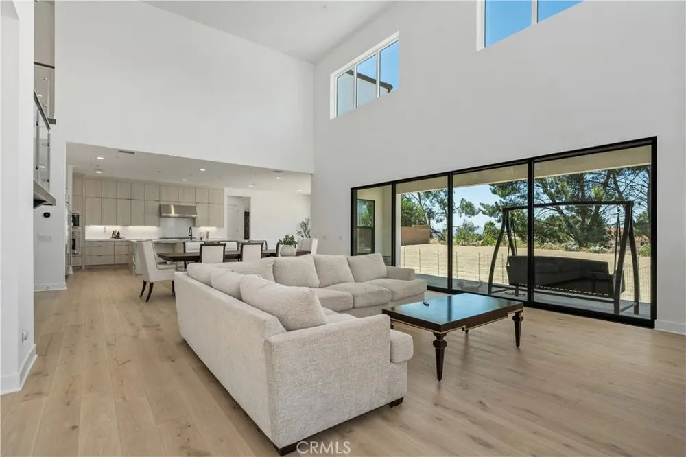 11091 Woodcrest Court Chatsworth, CA 91311