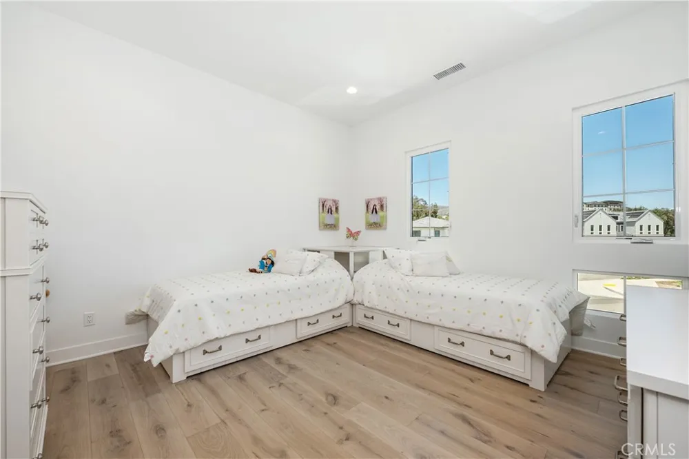 11091 Woodcrest Court Chatsworth, CA 91311