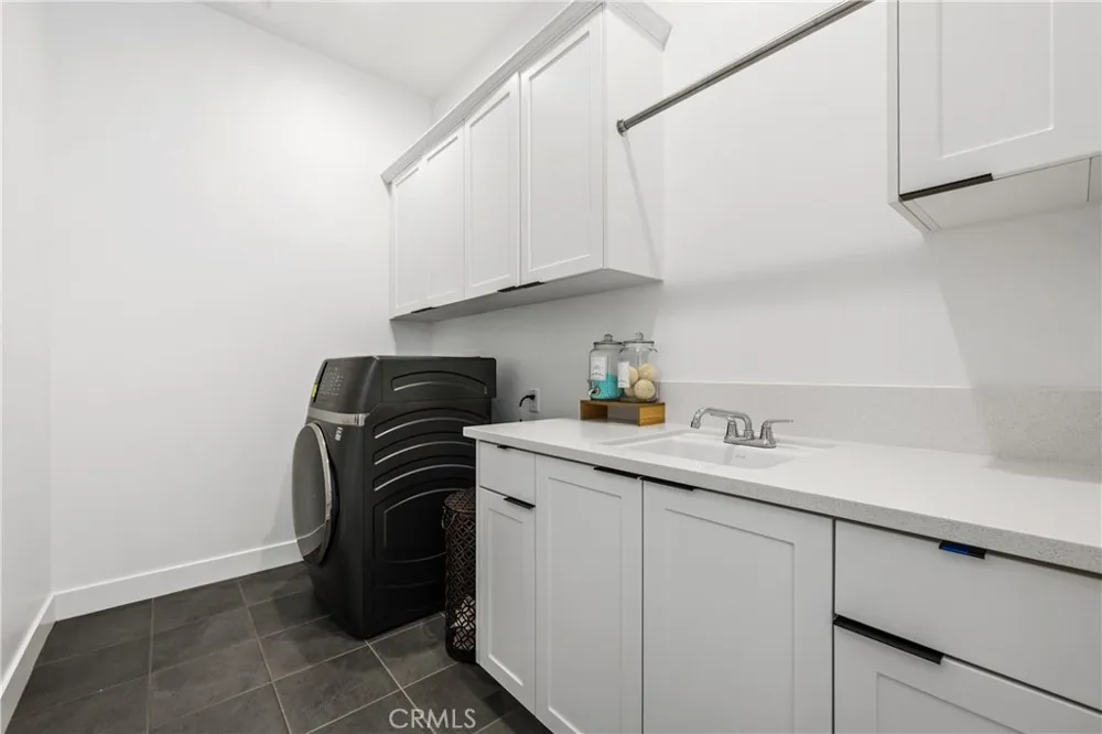 11091 Woodcrest Court Chatsworth, CA 91311