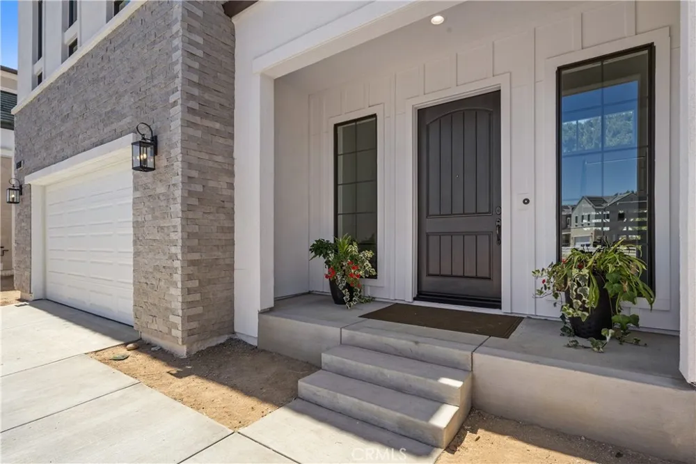 11091 Woodcrest Court Chatsworth, CA 91311