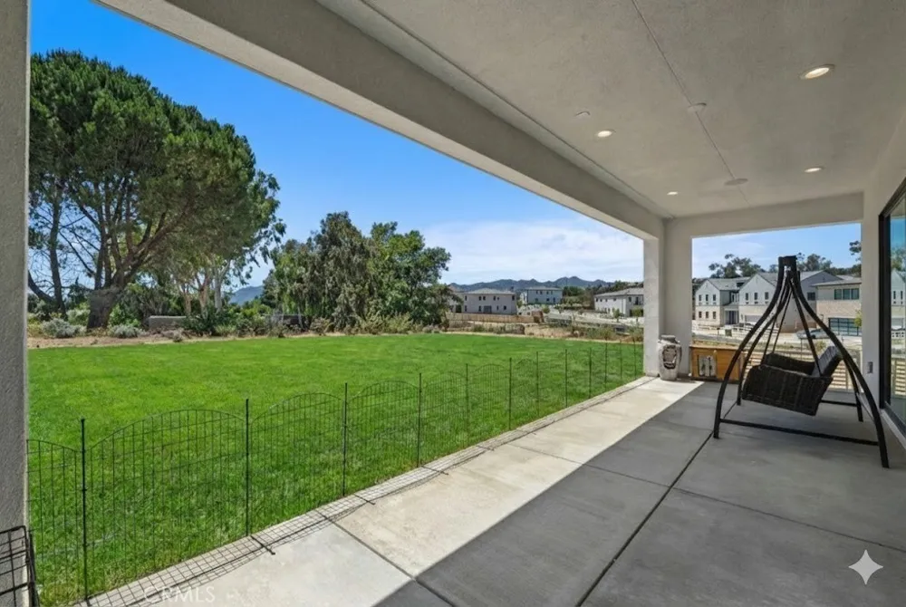 11091 Woodcrest Court Chatsworth, CA 91311