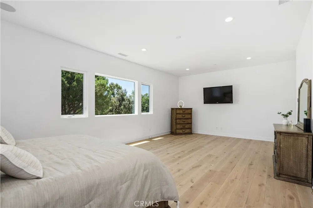11091 Woodcrest Court Chatsworth, CA 91311