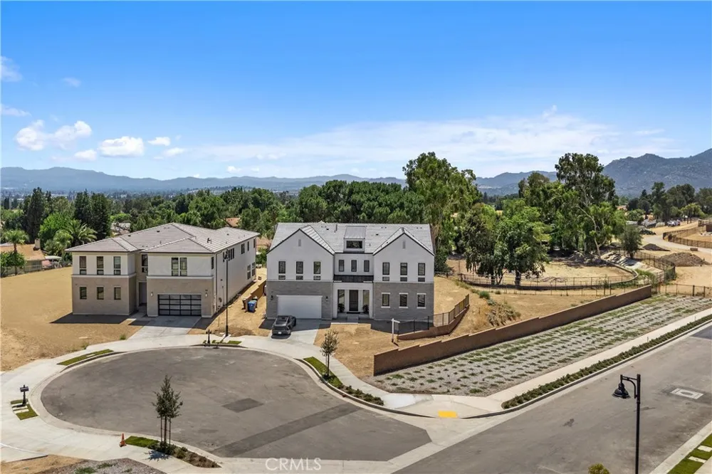 11091 Woodcrest Court Chatsworth, CA 91311