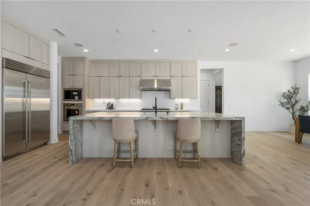 11091 Woodcrest Court Chatsworth, CA 91311