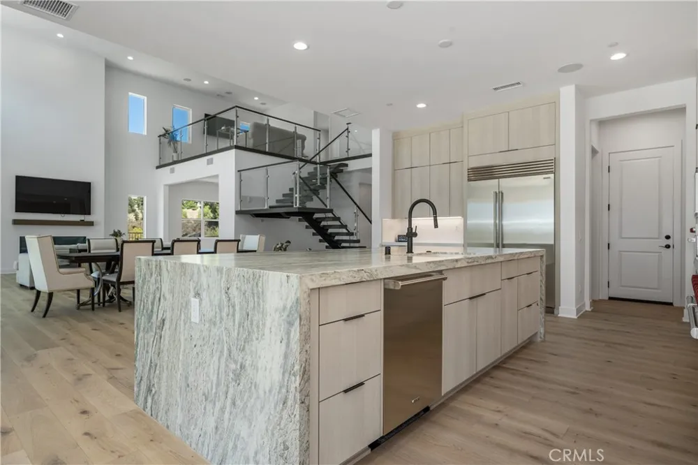 11091 Woodcrest Court Chatsworth, CA 91311