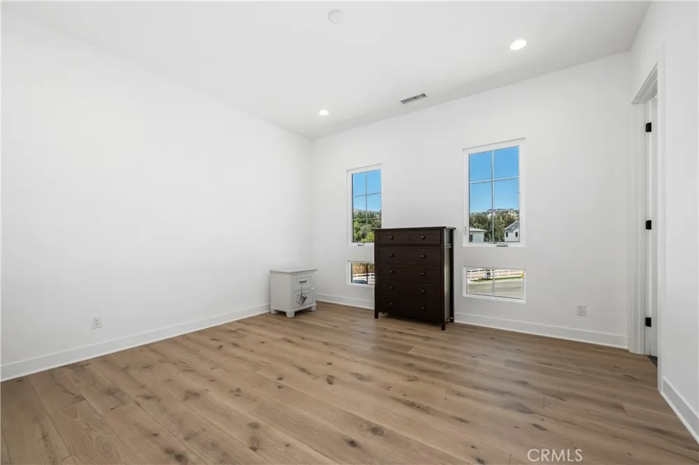 11091 Woodcrest Court Chatsworth, CA 91311