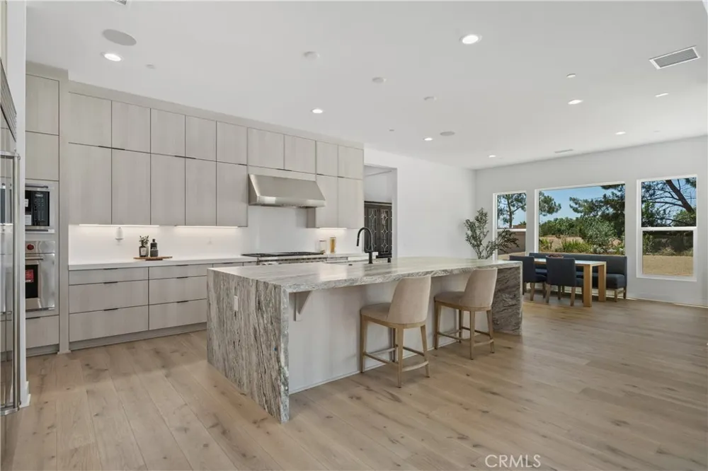 11091 Woodcrest Court Chatsworth, CA 91311