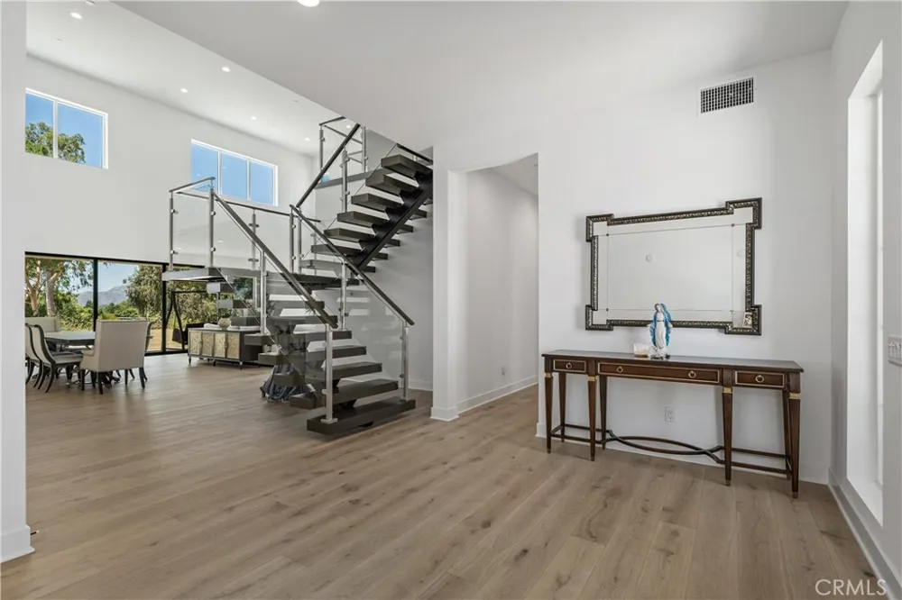 11091 Woodcrest Court Chatsworth, CA 91311
