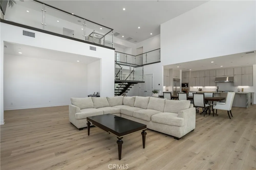 11091 Woodcrest Court Chatsworth, CA 91311