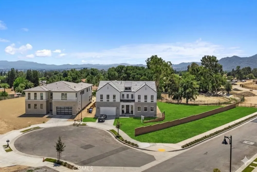 11091 Woodcrest Court Chatsworth, CA 91311