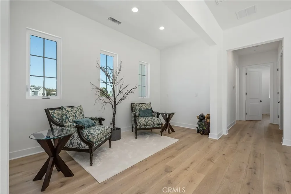 11091 Woodcrest Court Chatsworth, CA 91311