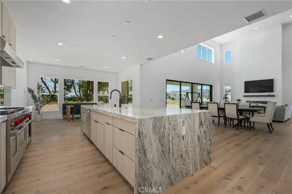 11091 Woodcrest Court Chatsworth, CA 91311