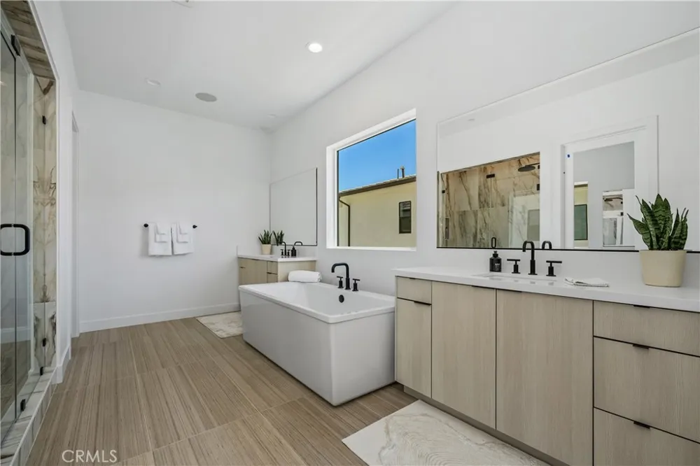 11091 Woodcrest Court Chatsworth, CA 91311