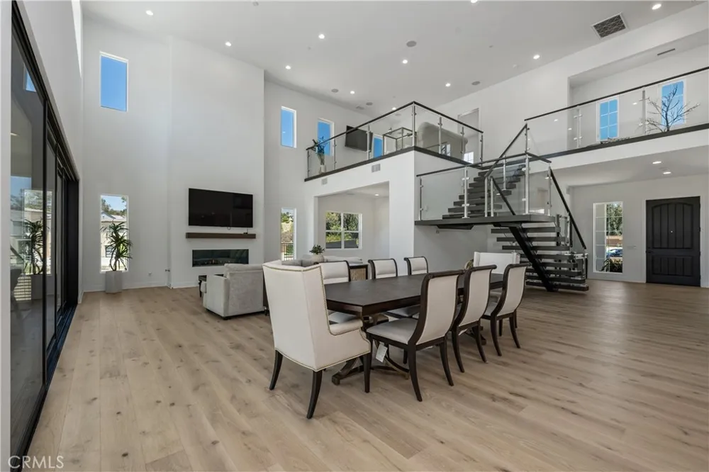 11091 Woodcrest Court Chatsworth, CA 91311