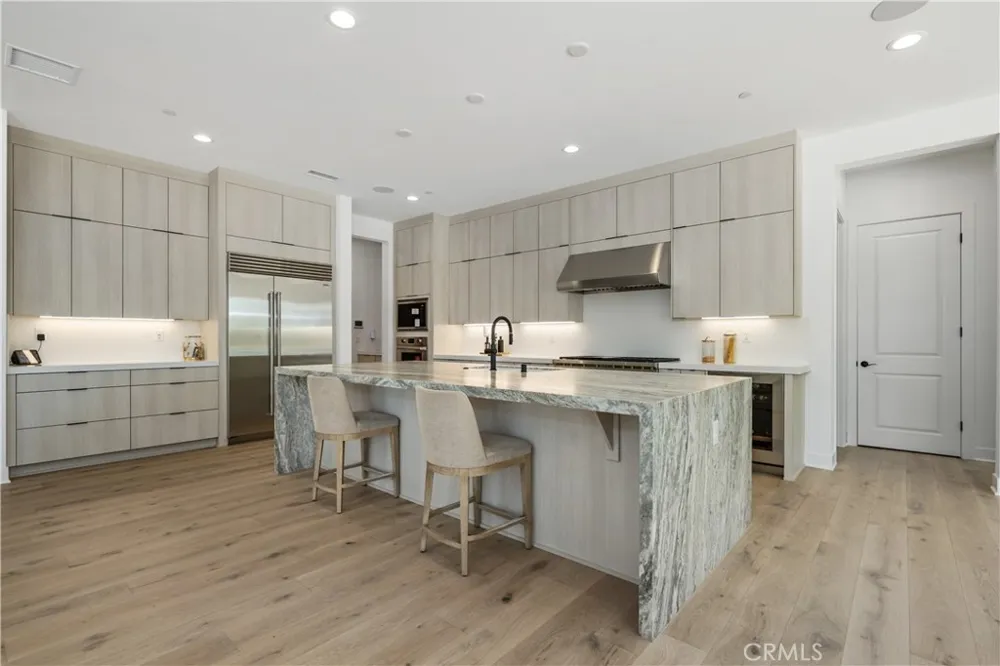 11091 Woodcrest Court Chatsworth, CA 91311