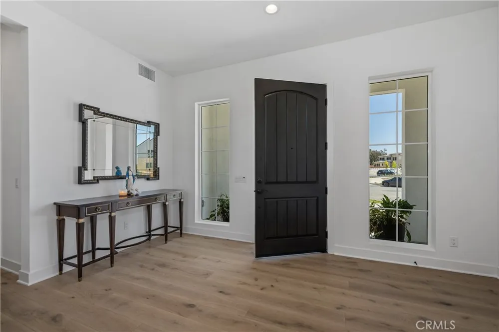 11091 Woodcrest Court Chatsworth, CA 91311