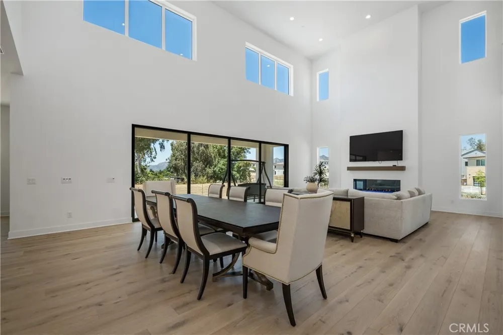 11091 Woodcrest Court Chatsworth, CA 91311