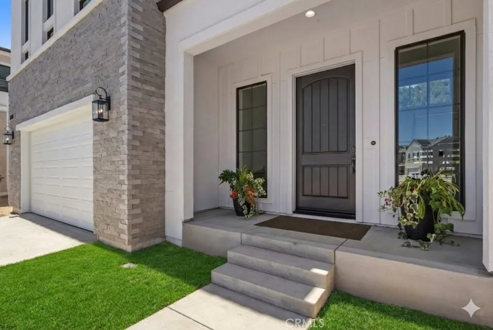 11091 Woodcrest Court Chatsworth, CA 91311