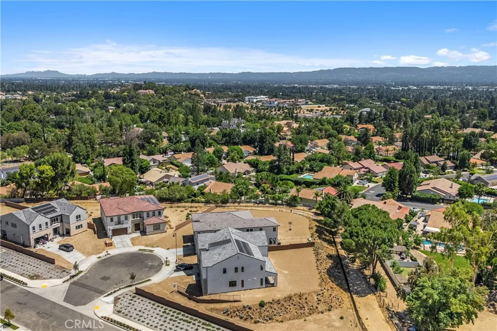 11091 Woodcrest Court Chatsworth, CA 91311