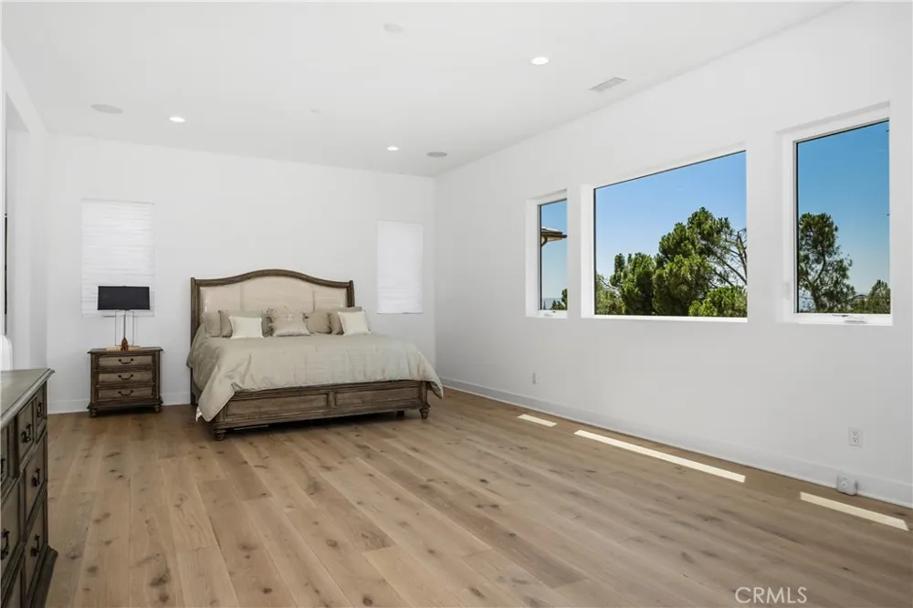 11091 Woodcrest Court Chatsworth, CA 91311