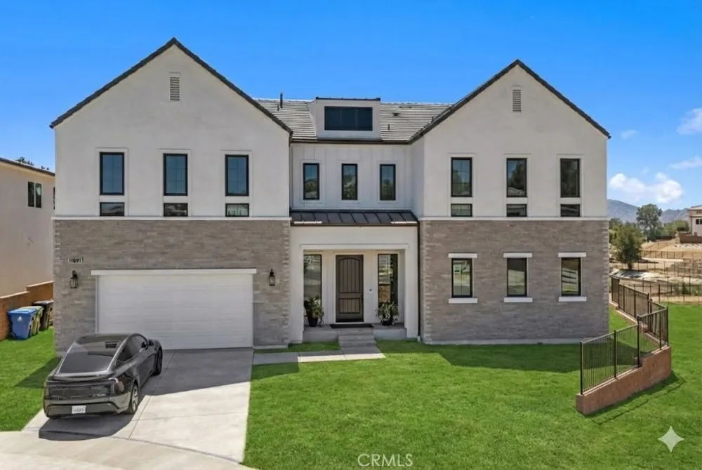 11091 Woodcrest Court Chatsworth, CA 91311