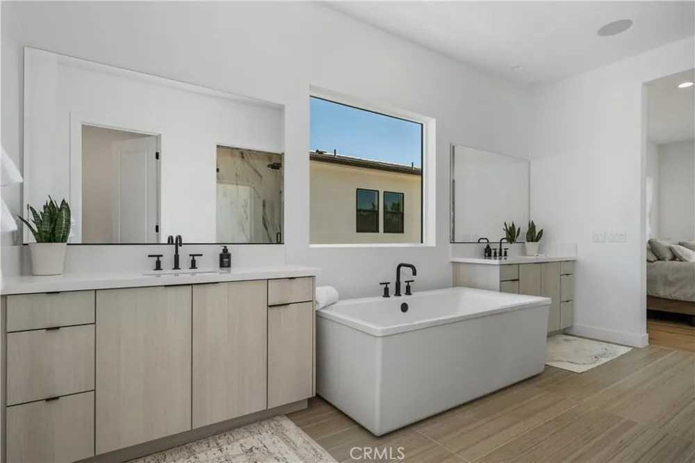 11091 Woodcrest Court Chatsworth, CA 91311