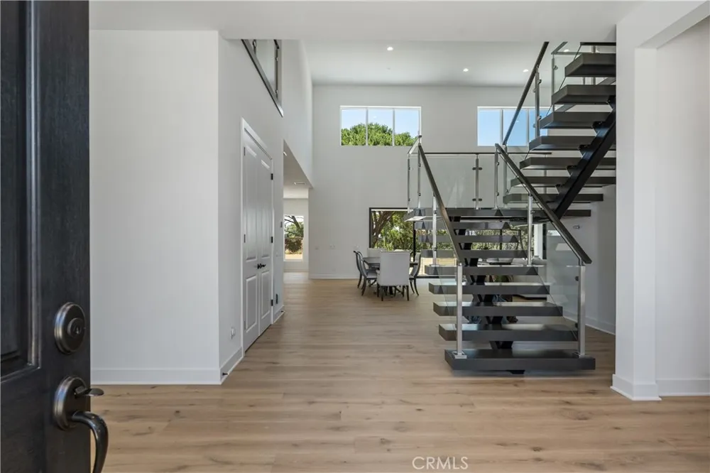 11091 Woodcrest Court Chatsworth, CA 91311