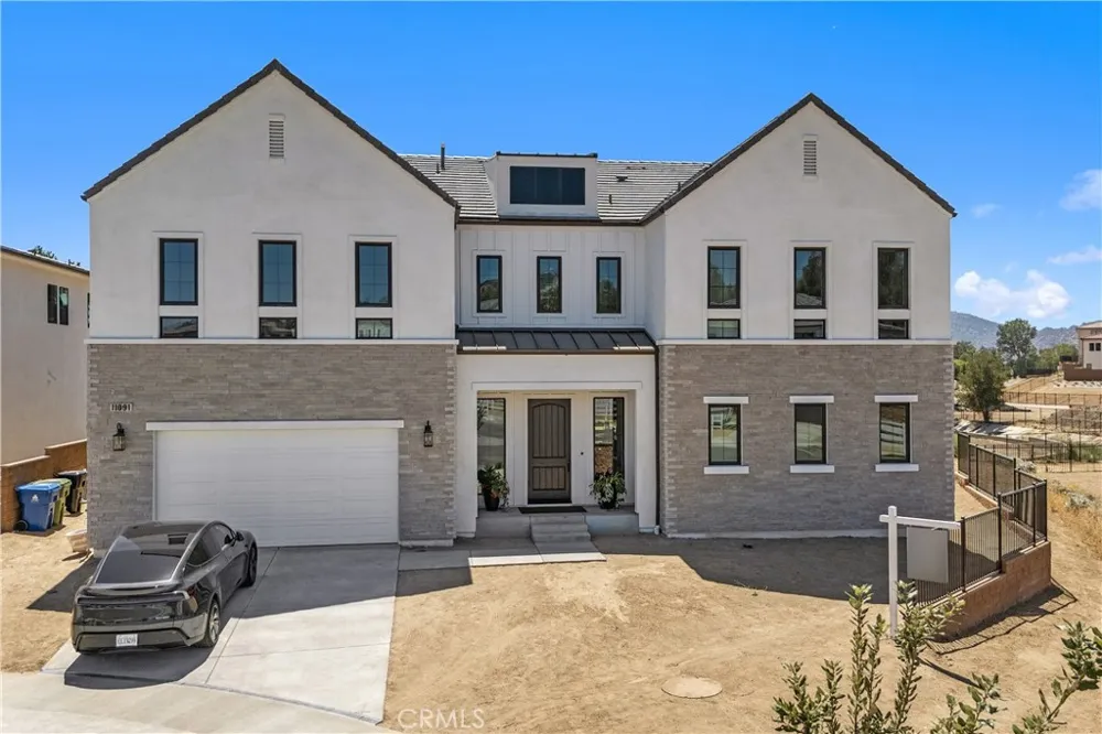 11091 Woodcrest Court Chatsworth, CA 91311