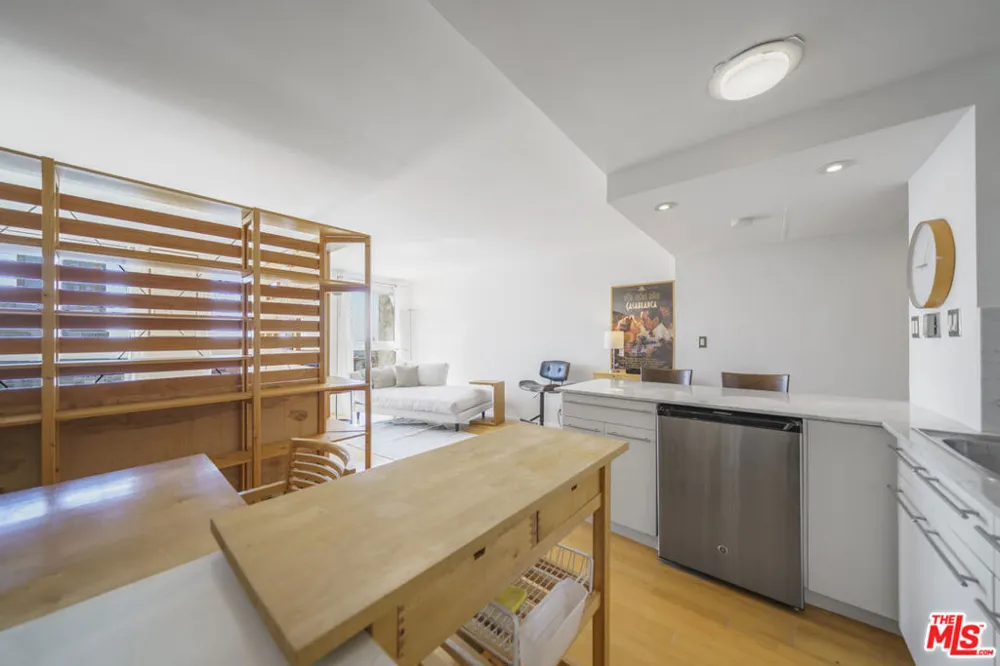 800 W 1st Street #2104 Los Angeles, CA 90012