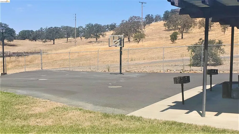5448 Arbolada DR La Grange, CA 95329