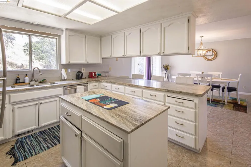 5448 Arbolada DR La Grange, CA 95329