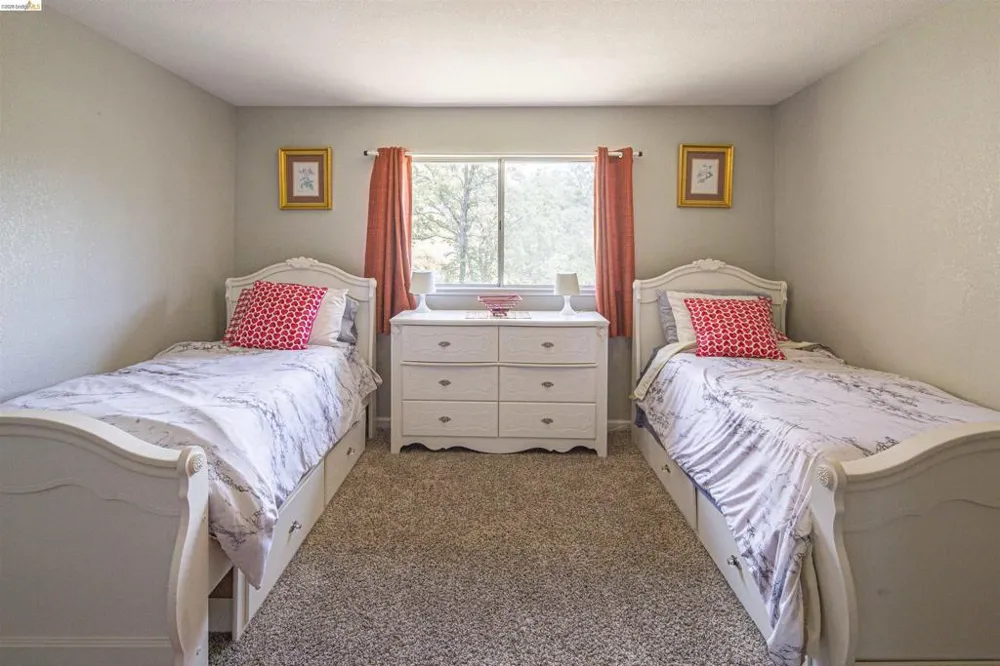 5448 Arbolada DR La Grange, CA 95329