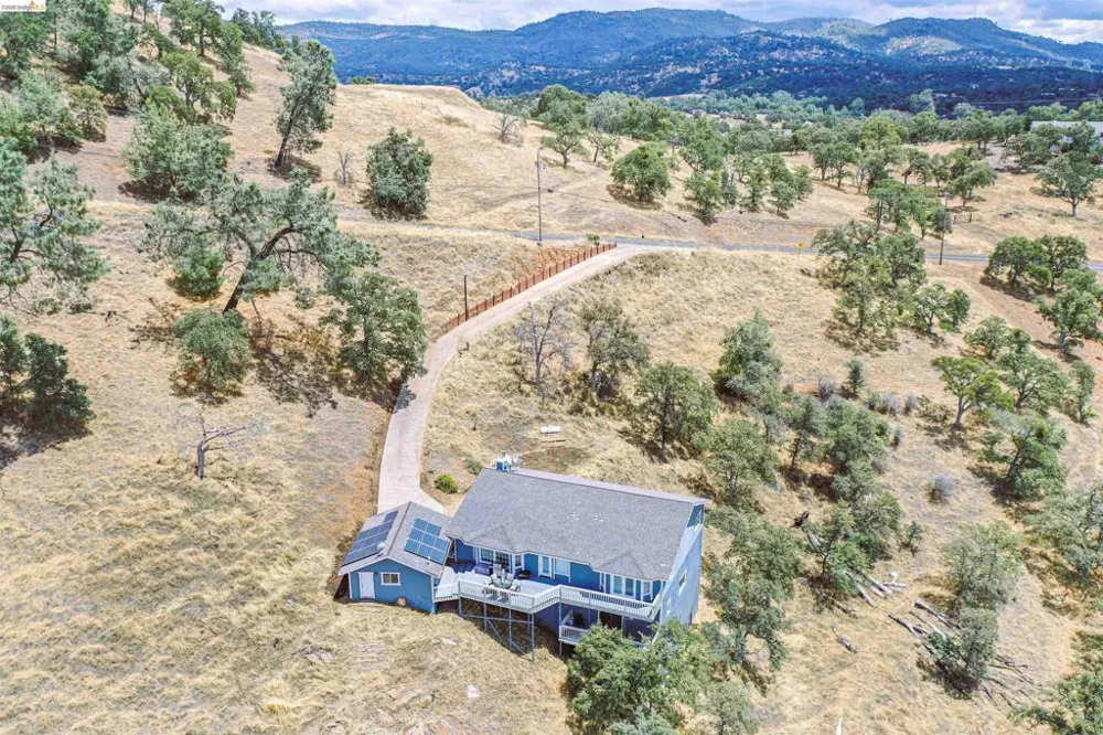 5448 Arbolada DR La Grange, CA 95329