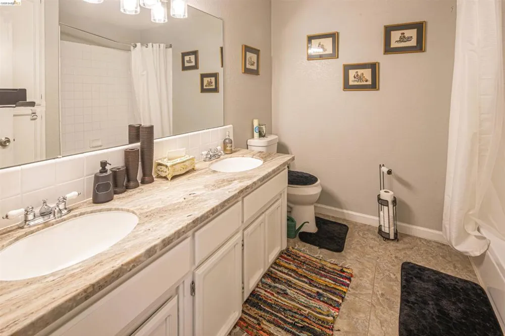 5448 Arbolada DR La Grange, CA 95329
