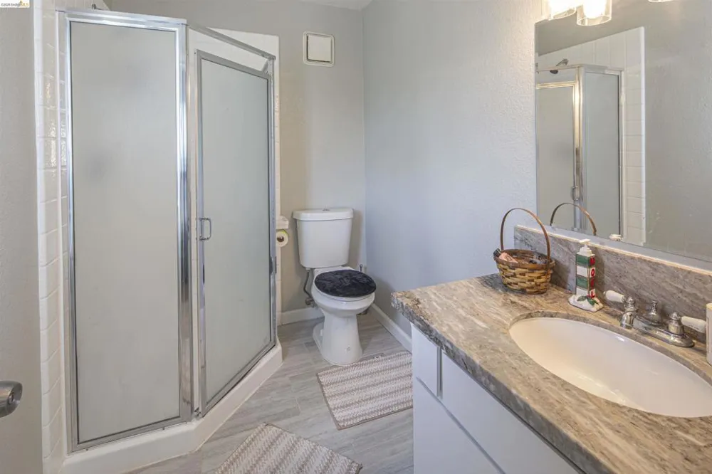 5448 Arbolada DR La Grange, CA 95329