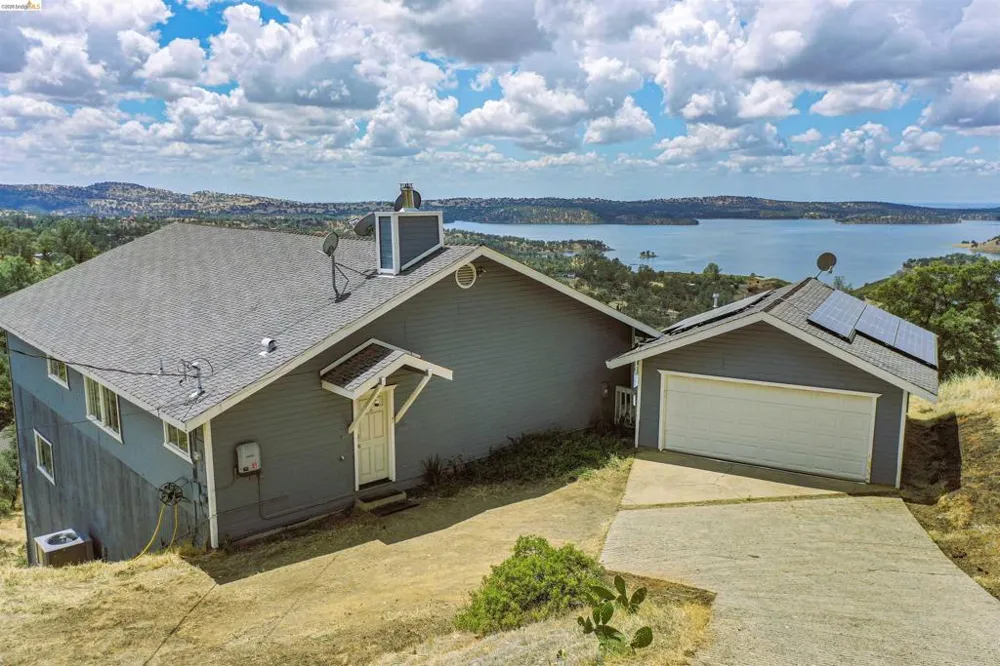 5448 Arbolada DR La Grange, CA 95329