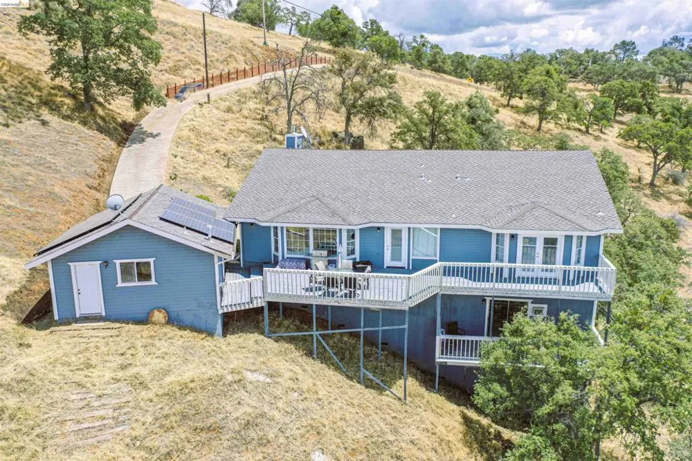5448 Arbolada DR La Grange, CA 95329